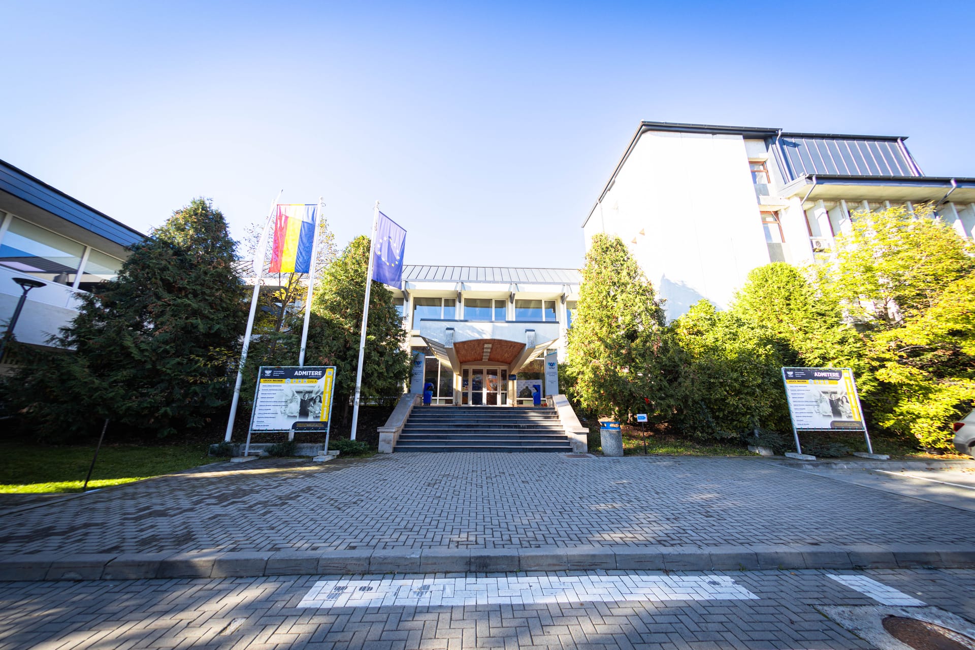 Intrarea în Corp A 